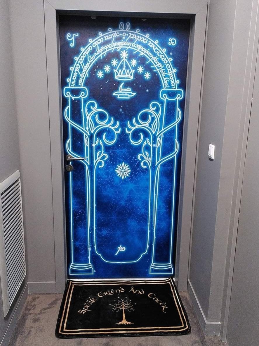 Moria door wallpaper