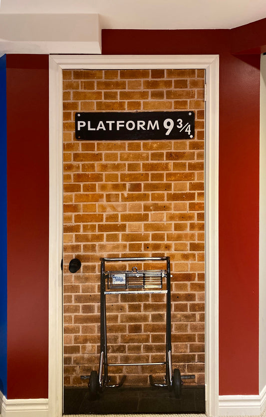 Platform 9 3/4 door cover